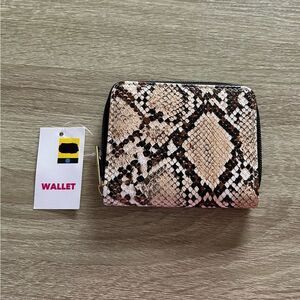 NWT … OLD EAST MAIN CO. Snakeskin Wallet